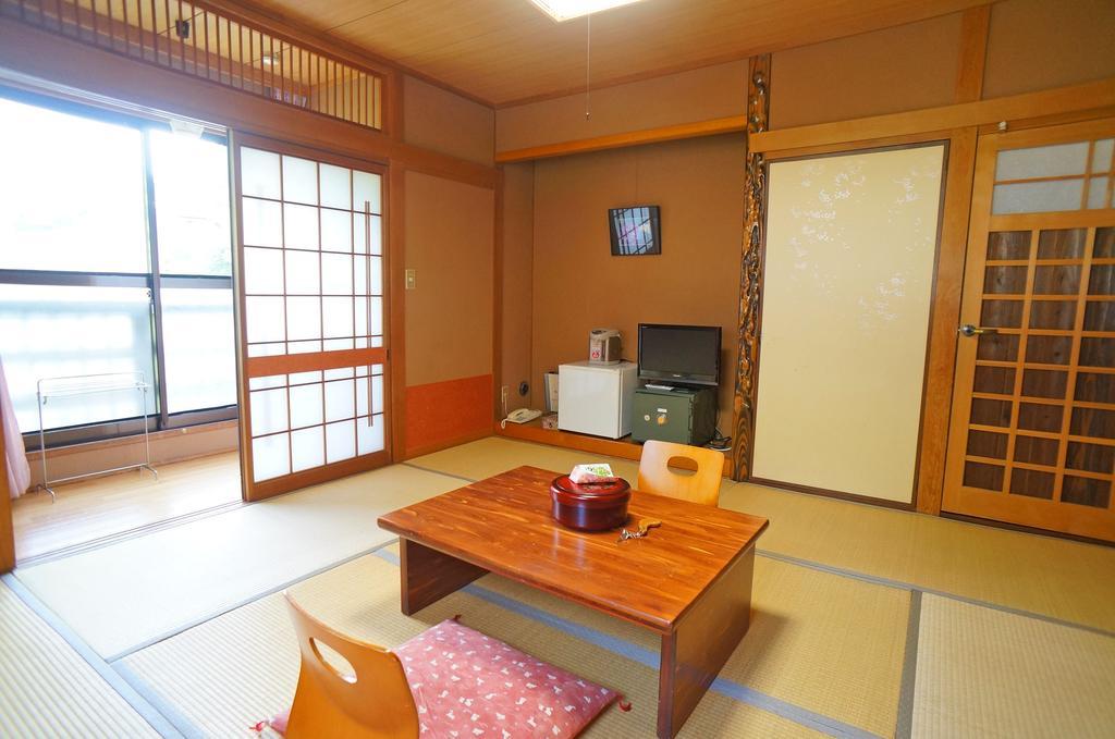 Ban-Ya Hot Spring Inn Yufu Zimmer foto