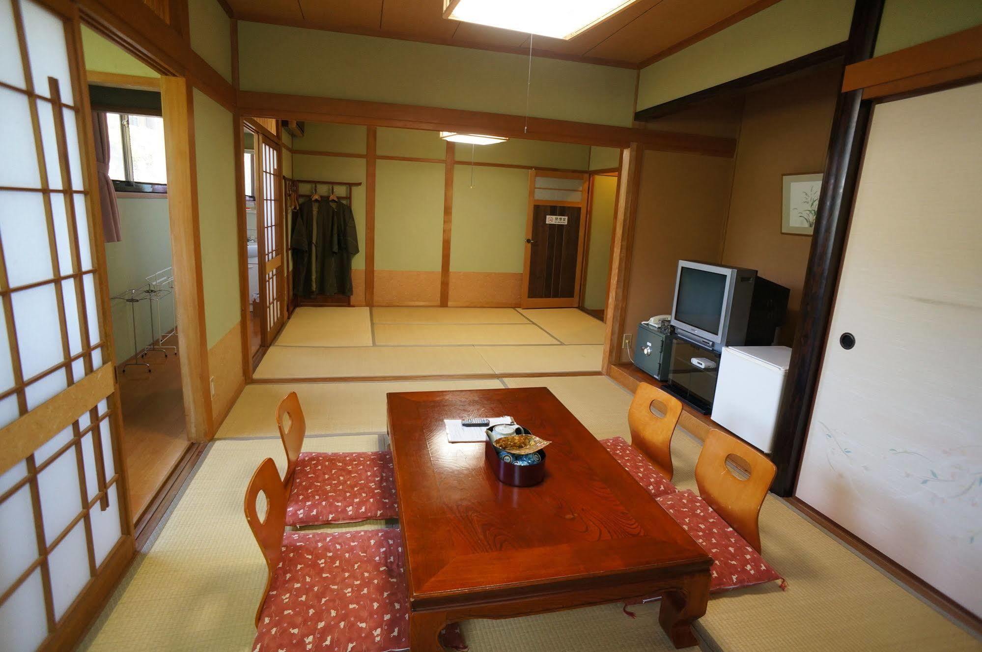 Ban-Ya Hot Spring Inn Yufu Exterior foto