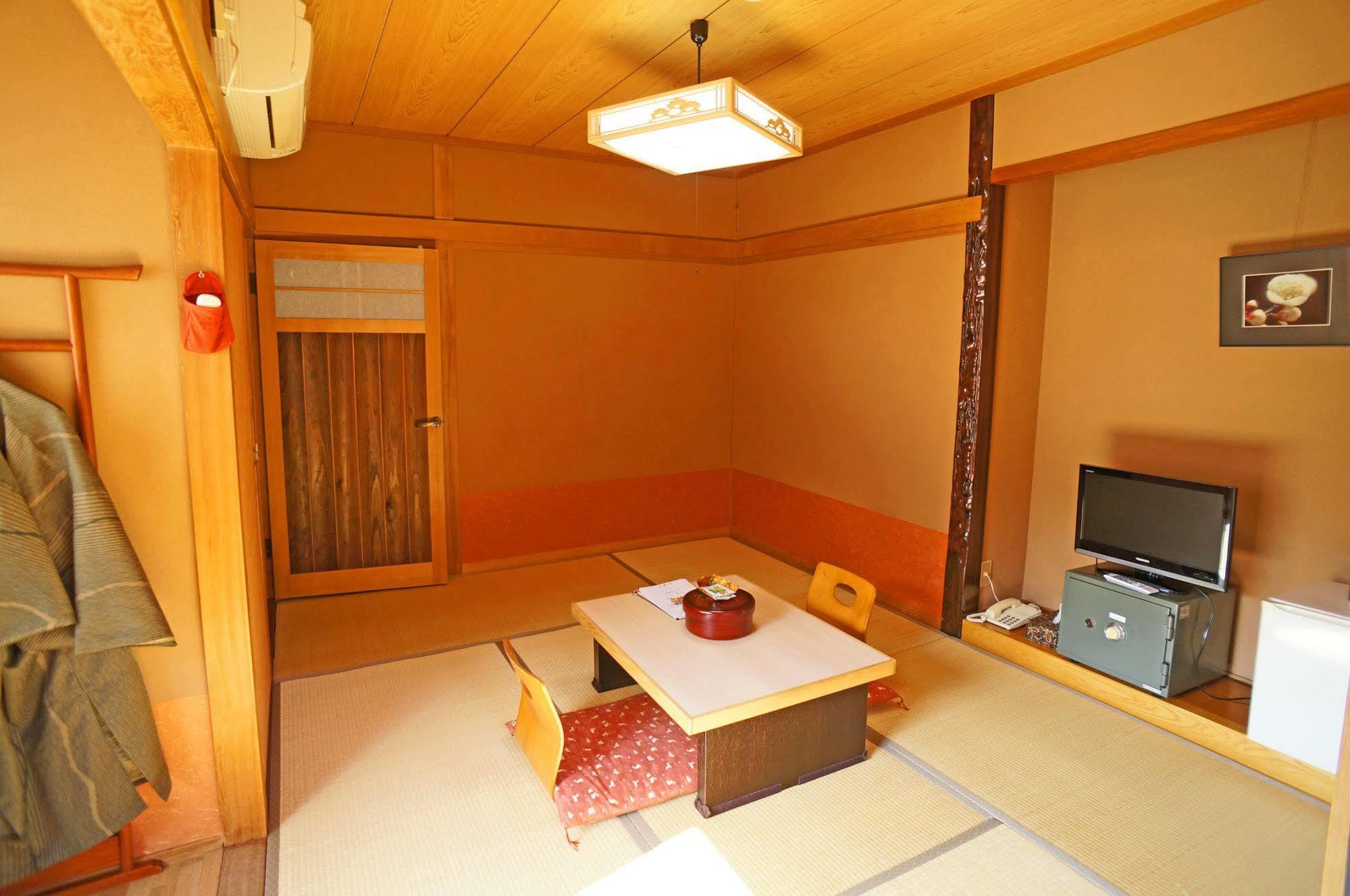 Ban-Ya Hot Spring Inn Yufu Exterior foto